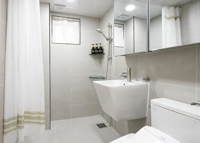 Aparthotel Anan - Amasa Station, Direct To Jamsil, Kspo Dome, Lotte World, Asan Medical Center, River Walk